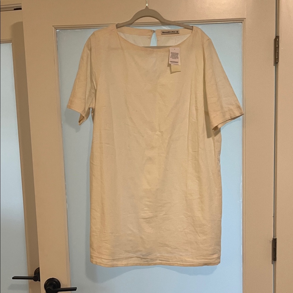 Abercrombie & Fitch Ivory Short Sleeve Top with pockets